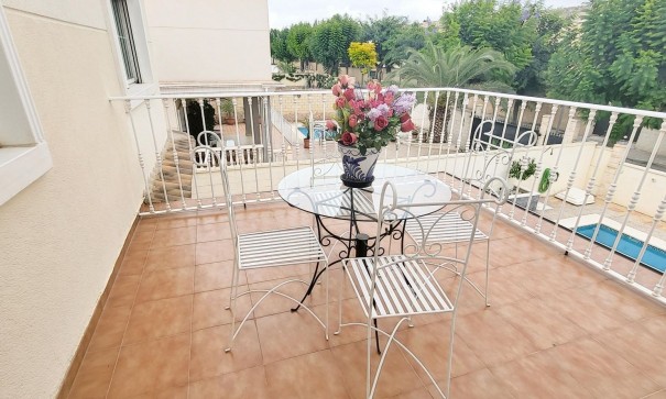 Herverkoop - Vrijstaande Villa -
Aspe