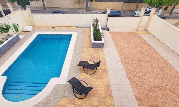 Herverkoop - Vrijstaande Villa -
Aspe