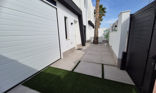 Herverkoop - Halfvrijstaande villa -
Santiago de La Ribera - Santiago de La Ribera - Town