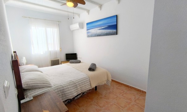 Venta - Casa de pueblo -
Algorfa