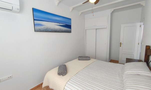 Venta - Casa de pueblo -
Algorfa