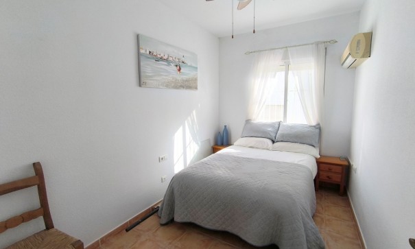 Venta - Casa de pueblo -
Algorfa