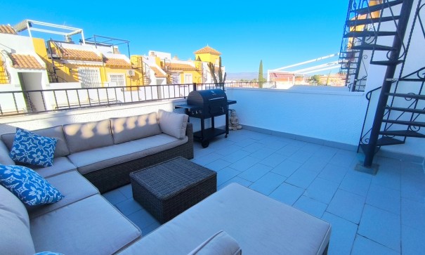 Venta - Casa de pueblo -
Algorfa