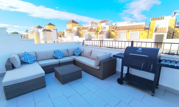 Venta - Casa de pueblo -
Algorfa