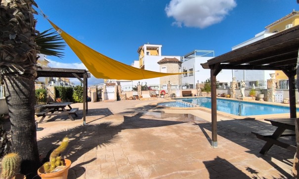 Venta - Casa de pueblo -
Algorfa