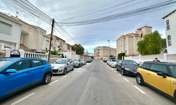 Herverkoop - Apartement Flat -
Torrevieja - Estacion de autobuses