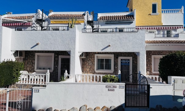 Venta - Casa de pueblo -
Algorfa