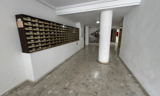 Herverkoop - Apartement Flat -
Torrevieja - Estacion de autobuses