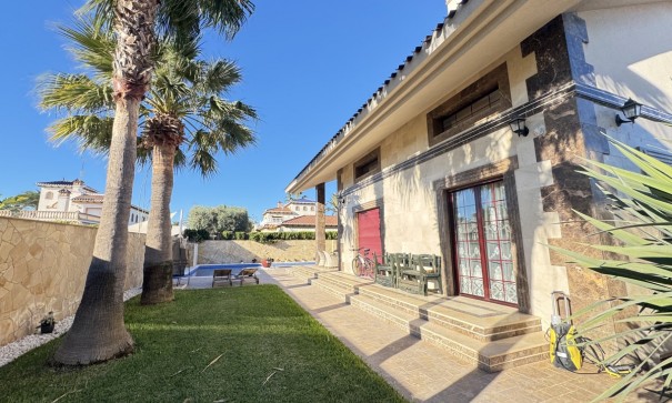 Videresalg - Fritliggende villa -
Cabo Roig