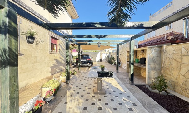 Videresalg - Fritliggende villa -
Cabo Roig