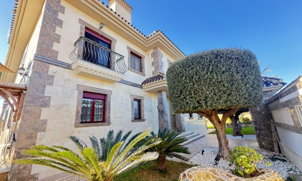 Videresalg - Fritliggende villa -
Cabo Roig