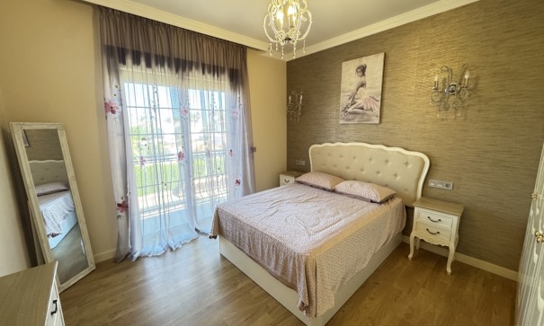 Videresalg - Fritliggende villa -
Cabo Roig