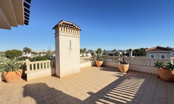 Videresalg - Fritliggende villa -
Cabo Roig