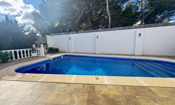 Herverkoop - Vrijstaande Villa -
Villamartín