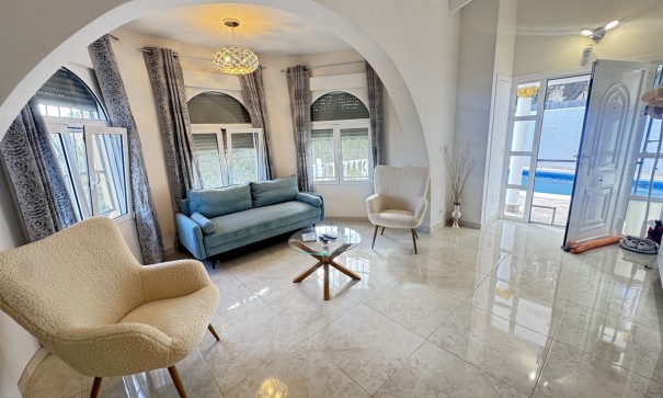 Herverkoop - Vrijstaande Villa -
Villamartín