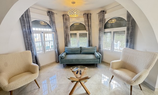 Herverkoop - Vrijstaande Villa -
Villamartín