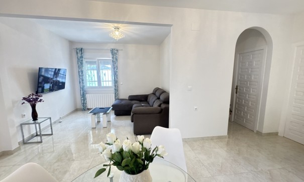 Herverkoop - Vrijstaande Villa -
Villamartín