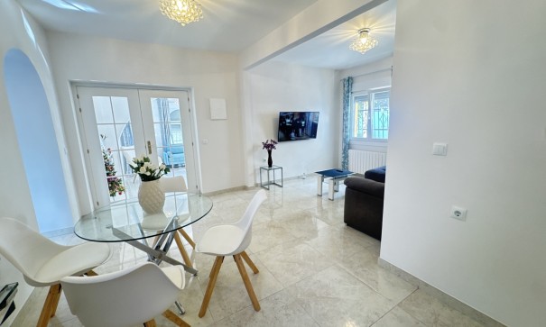 Herverkoop - Vrijstaande Villa -
Villamartín