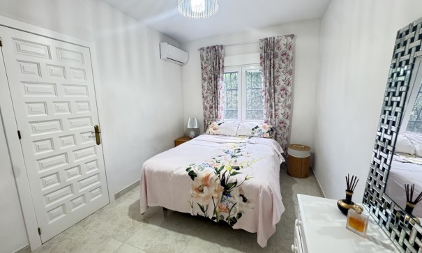 Herverkoop - Vrijstaande Villa -
Villamartín