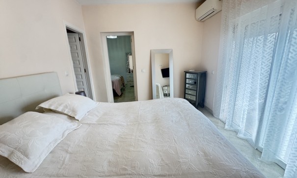 Herverkoop - Vrijstaande Villa -
Villamartín