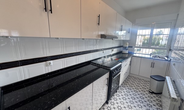 Herverkoop - Vrijstaande Villa -
Villamartín