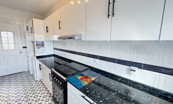 Herverkoop - Vrijstaande Villa -
Villamartín