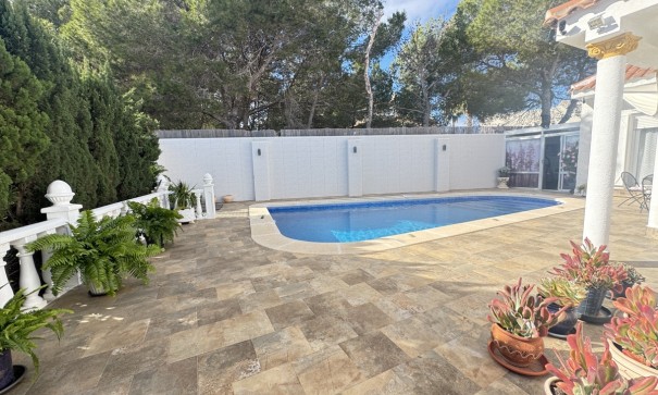 Herverkoop - Vrijstaande Villa -
Villamartín