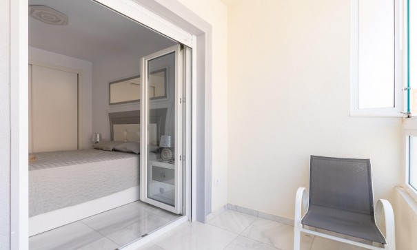 Herverkoop - Stadswoning -
Torrevieja - Punta prima