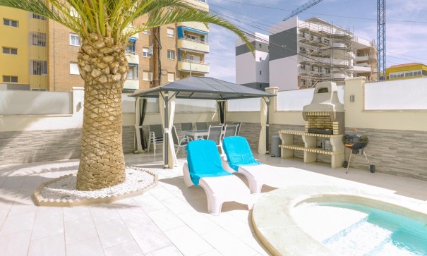 Herverkoop - Stadswoning -
Torrevieja - Punta prima