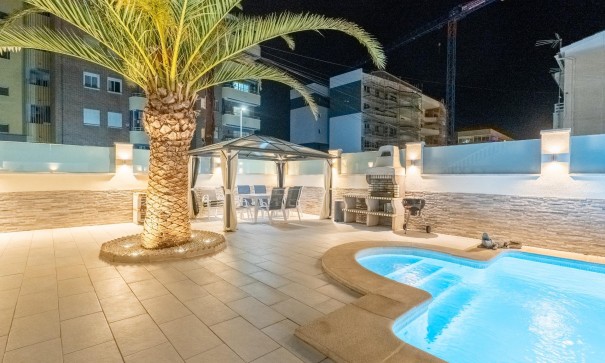 Herverkoop - Stadswoning -
Torrevieja - Punta prima