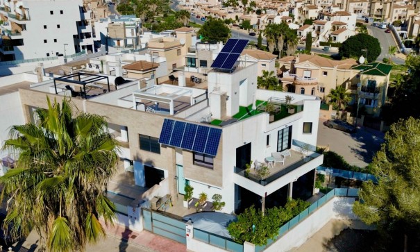 Herverkoop - Vrijstaande Villa -
Orihuela Costa - Villamartín