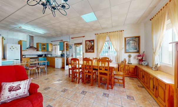 Venta - Chalet Independiente -
Crevillente