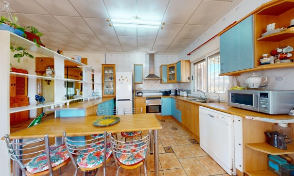 Venta - Chalet Independiente -
Crevillente