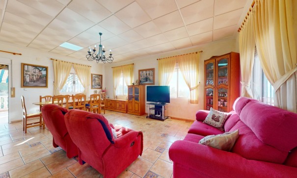 Venta - Chalet Independiente -
Crevillente