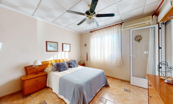 Venta - Chalet Independiente -
Crevillente