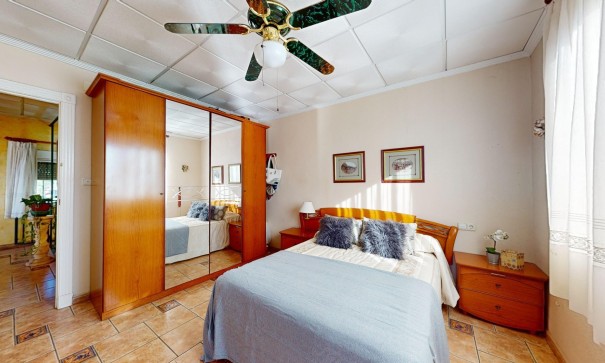 Venta - Chalet Independiente -
Crevillente