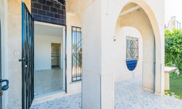 Herverkoop - Stadswoning -
Torrevieja - Carrefour