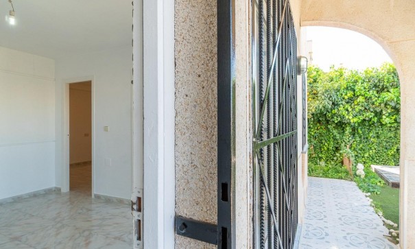 Herverkoop - Stadswoning -
Torrevieja - Carrefour