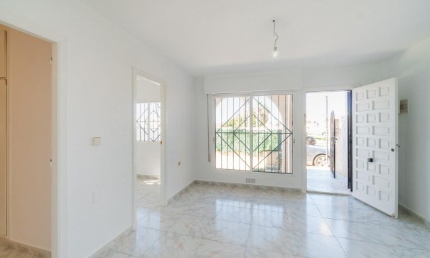 Herverkoop - Stadswoning -
Torrevieja - Carrefour