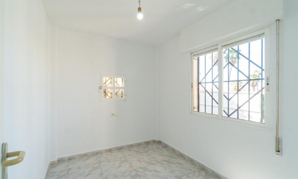 Herverkoop - Stadswoning -
Torrevieja - Carrefour