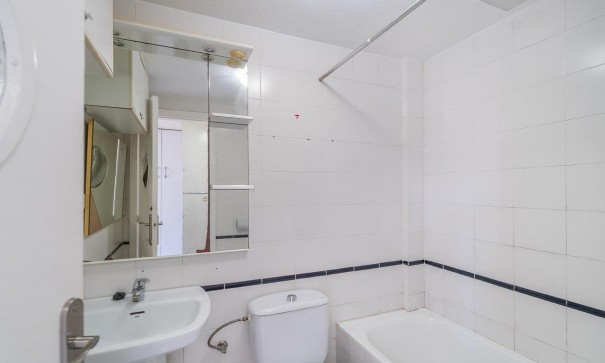 Herverkoop - Stadswoning -
Torrevieja - Carrefour