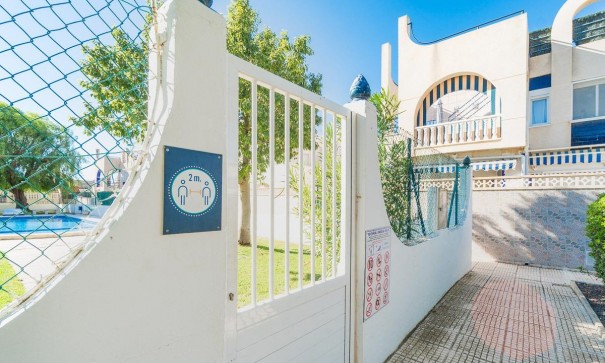 Herverkoop - Stadswoning -
Torrevieja - Carrefour