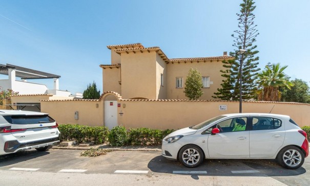 Herverkoop - Vrijstaande Villa -
Torrevieja - La Mata