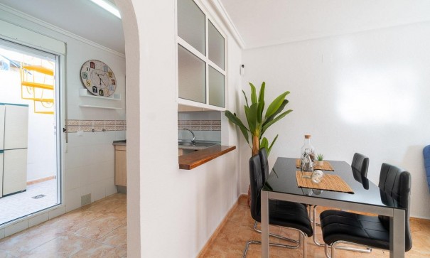 Sale - Town house -
Torrevieja - El limonar