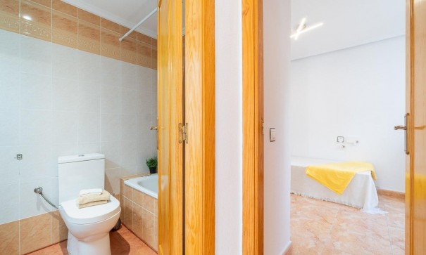 Sale - Town house -
Torrevieja - El limonar