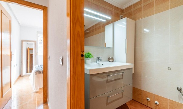 Sale - Town house -
Torrevieja - El limonar