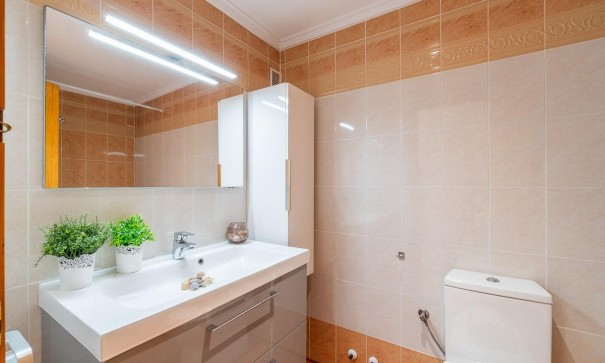 Sale - Town house -
Torrevieja - El limonar