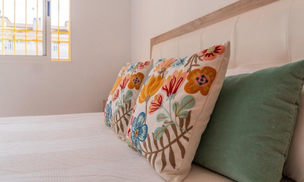 Sale - Town house -
Torrevieja - El limonar