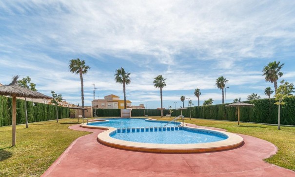 Sale - Town house -
Torrevieja - El limonar
