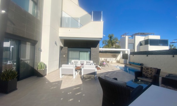 Videresalg - Fritliggende villa -
Ciudad Quesada - Rojales - Pueblo Bravo